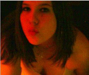 laciesimondirtykiss.jpg